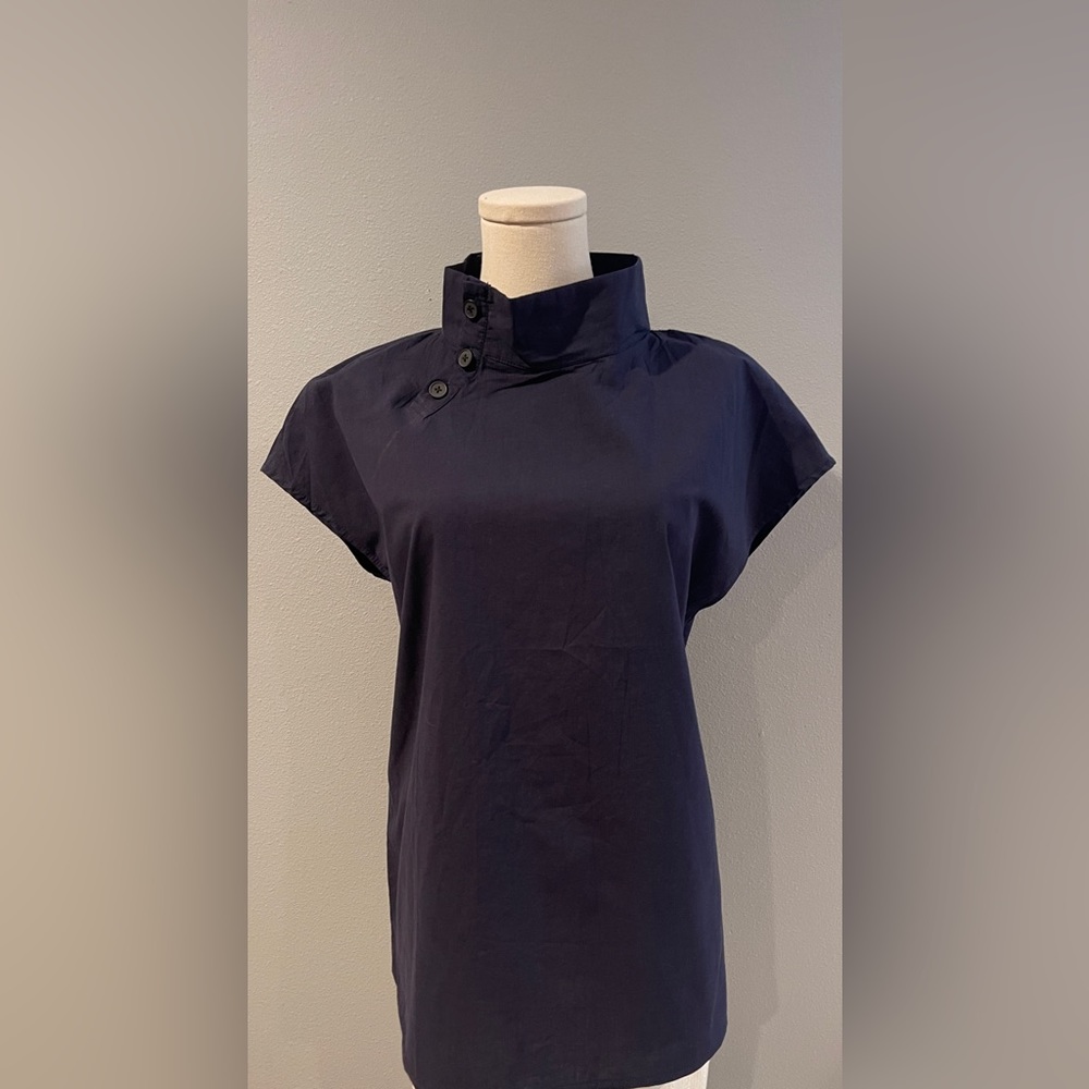 Size XL Fits Like A Large Navy Shirt with Buttons